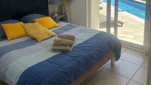 1 dormitori, planxa i posts de planxar i wifi 