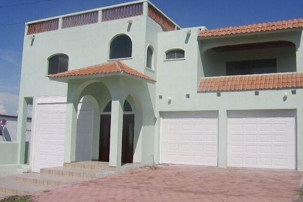Spacious, 65B Villa Hermosa