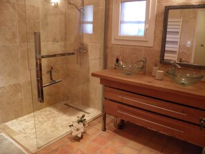 Chuveiro, secador de cabelo