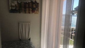 1 soverom og strykejern/-brett