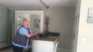 Kaffetrakter/tekoker, kjøleskap, mikrobølgeovn og ovn
