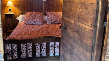 4 bedrooms, iron/ironing board, travel crib, free WiFi