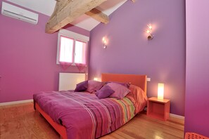 4 makuuhuonetta, silitysrauta/-lauta, vauvan matkasänky, ilmainen Wi-Fi