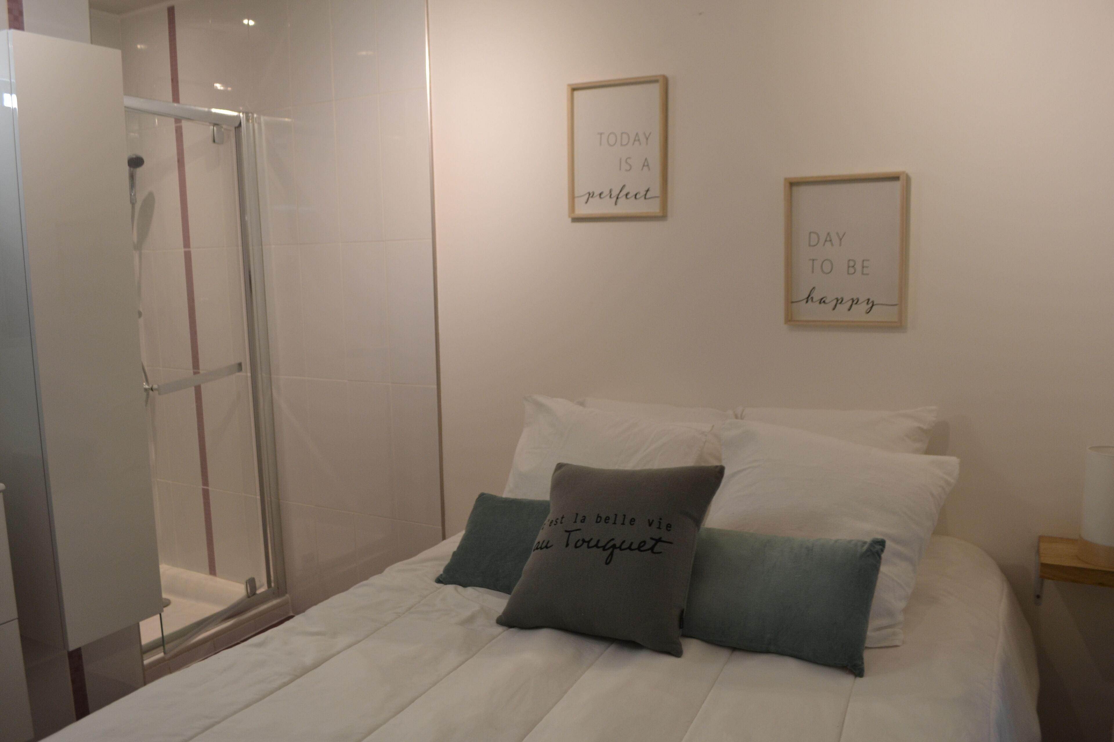1 bedroom, travel cot, free WiFi, bed sheets