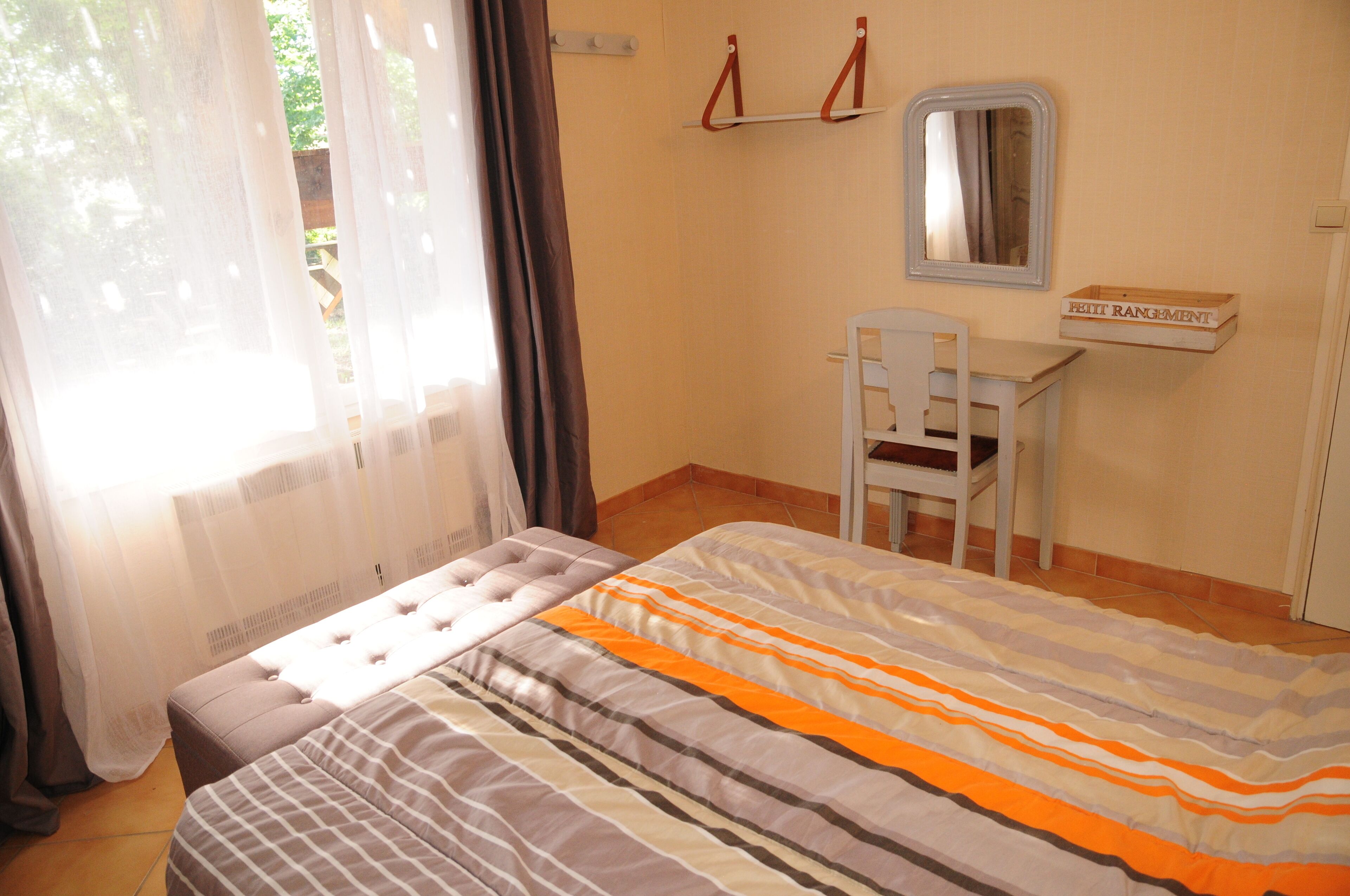 Belle Maison familiale dans écrin de verdure, jardin boisé, au calme