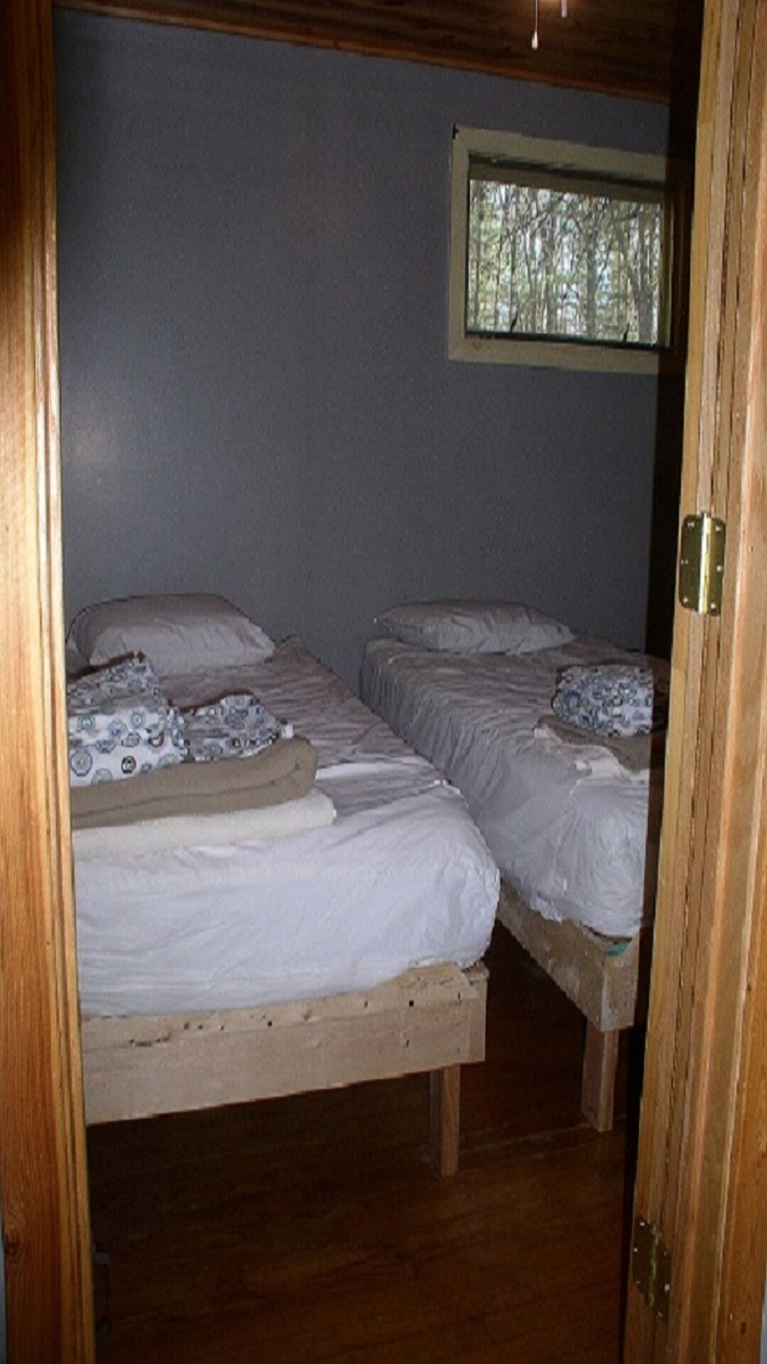 Cabin Retreat Facing A Creek On 30 Acres