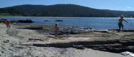 Beach nearby, sun-loungers, beach towels