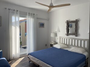 5 slaapkamers, een strijkplank/strijkijzer, reisbedje, gratis wifi