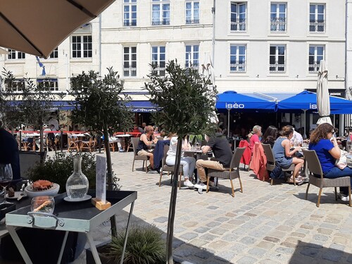 angenehmes T2 besonders gut gelegen, in der Nähe des alten Hafens, seiner Türme, Wifi