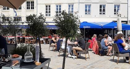 angenehmes T2 besonders gut gelegen, in der Nähe des alten Hafens, seiner Türme, Wifi