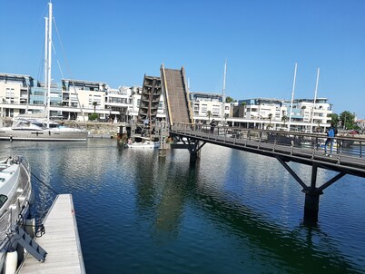 Pleasant T2 excellent location near the old port secure parking, Wifi