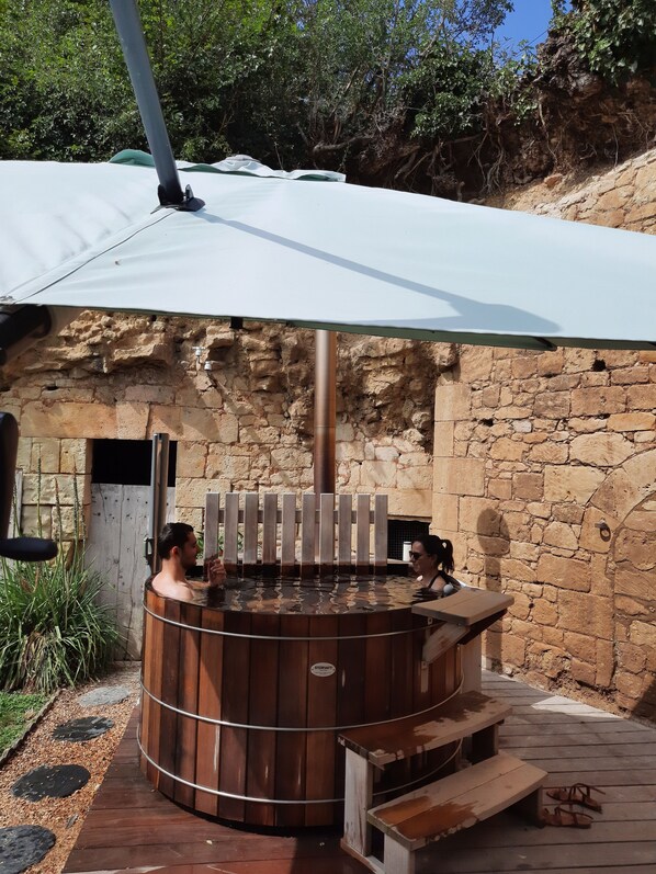 Bain à remous extérieur