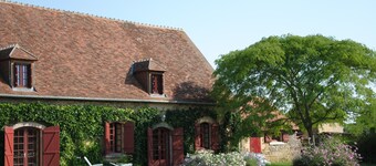 Charming rustic farmhouse in the countryside with tennis court and swimming pool