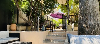 5 min walk from the Palais Festival mansion with pool and 7 bedrooms