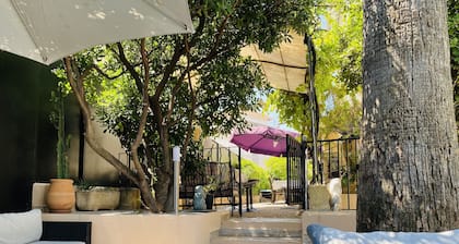 5 min walk from the Palais Festival mansion with pool and 7 bedrooms