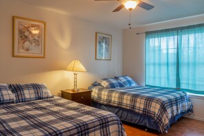 2 chambres, fer et planche à repasser, Wi-Fi gratuit, draps fournis