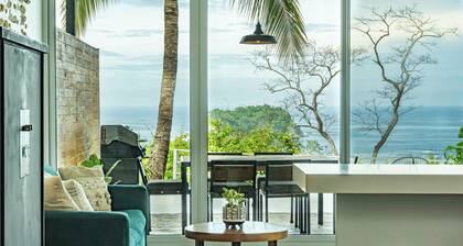 Superbe vue sur l'océan moderne avec piscine privée