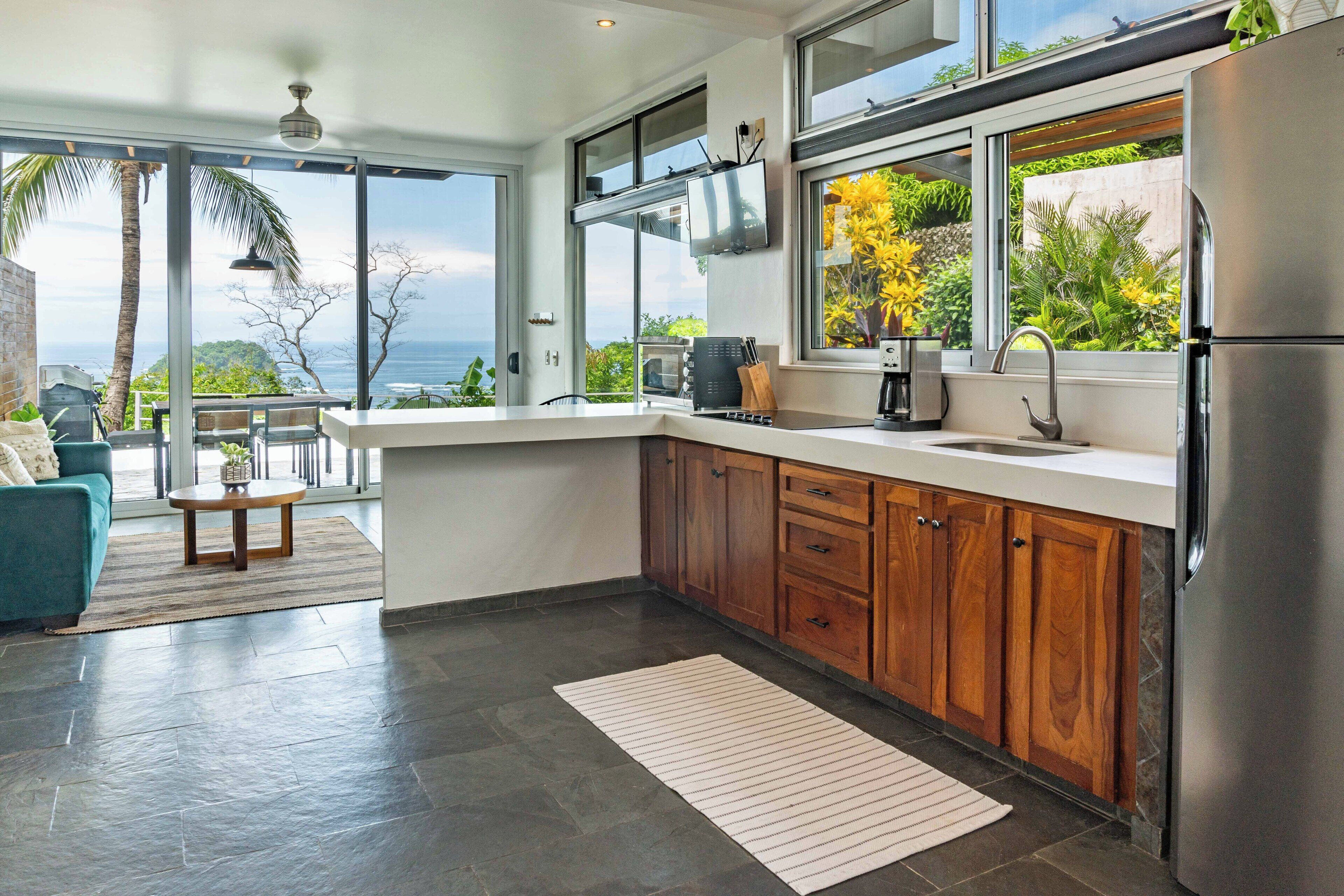 Fridge, oven, coffee/tea maker, electric kettle