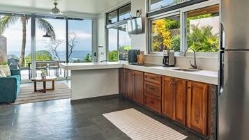 Fridge, oven, coffee/tea maker, electric kettle