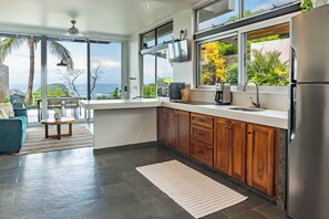 Fridge, oven, coffee/tea maker, electric kettle