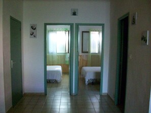 2 bedrooms, iron/ironing board, wheelchair access