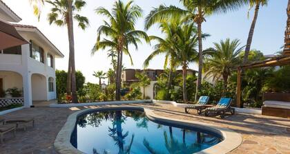 4BR VILLA HEATED POOL IN GATED COMMUNITY