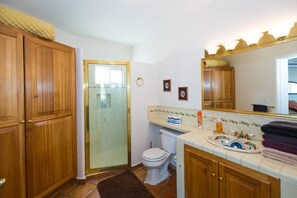 Combined shower/bathtub, hair dryer, towels - 4BR VILLA HEATED POOL IN GATED COMMUNITY (San Jose Del Cabo)
