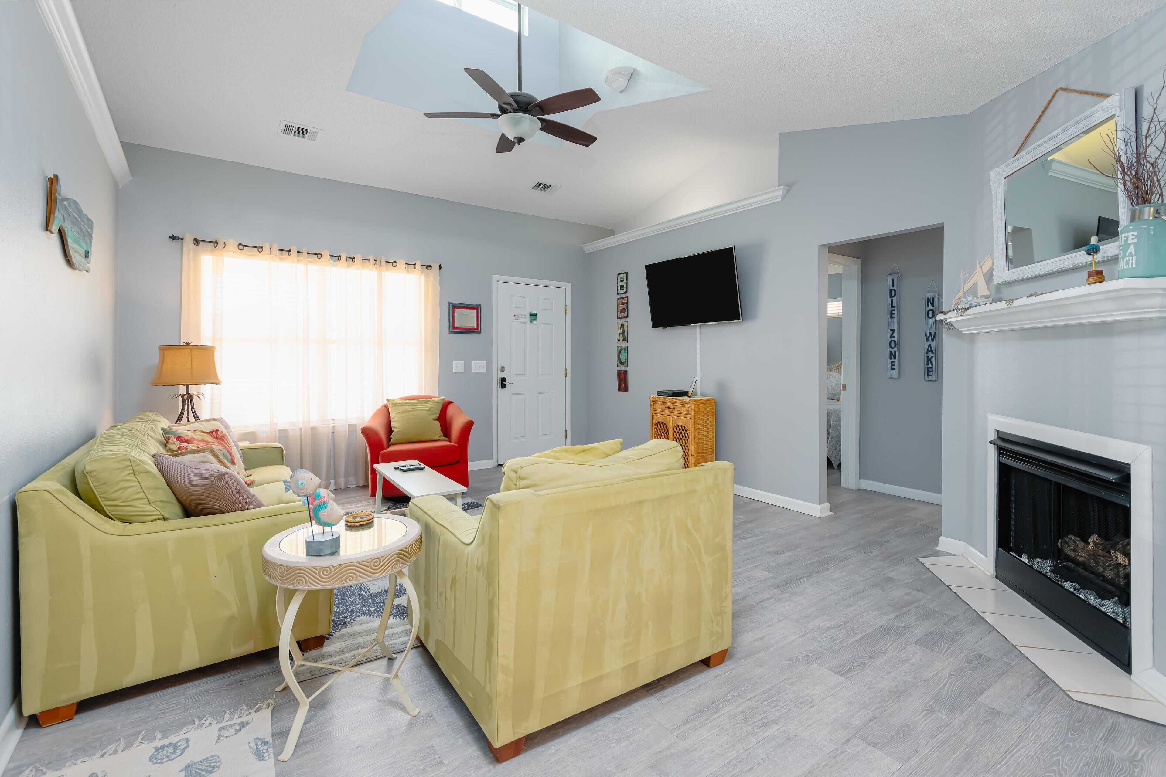 ~2B/2B Adorable Private Beach House Near Beach & State Park~