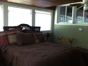 2 bedrooms, bed sheets