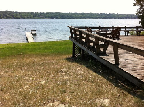 Charming 2-Bedroom Cabin with boathouse on Big Carnelian Lake in Stillwater