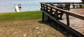 Charming 2-Bedroom Cabin with boathouse on Big Carnelian Lake in Stillwater