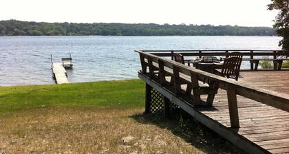 Charming 2-Bedroom Cabin with boathouse on Big Carnelian Lake in Stillwater