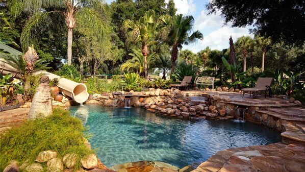 Piscine extérieure, piscine chauffée