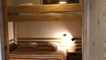 2 chambres, fer et planche Ă repasser, Wi-Fi gratuit, draps fournis