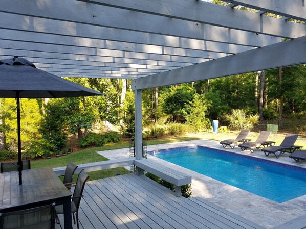 Utomhuspool och uppvärmd pool
