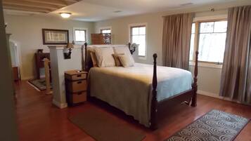 3 bedrooms, desk, iron/ironing board, free WiFi