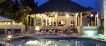 Private Luxurious Resort Right on the Ocean - Casa De Los Sueños