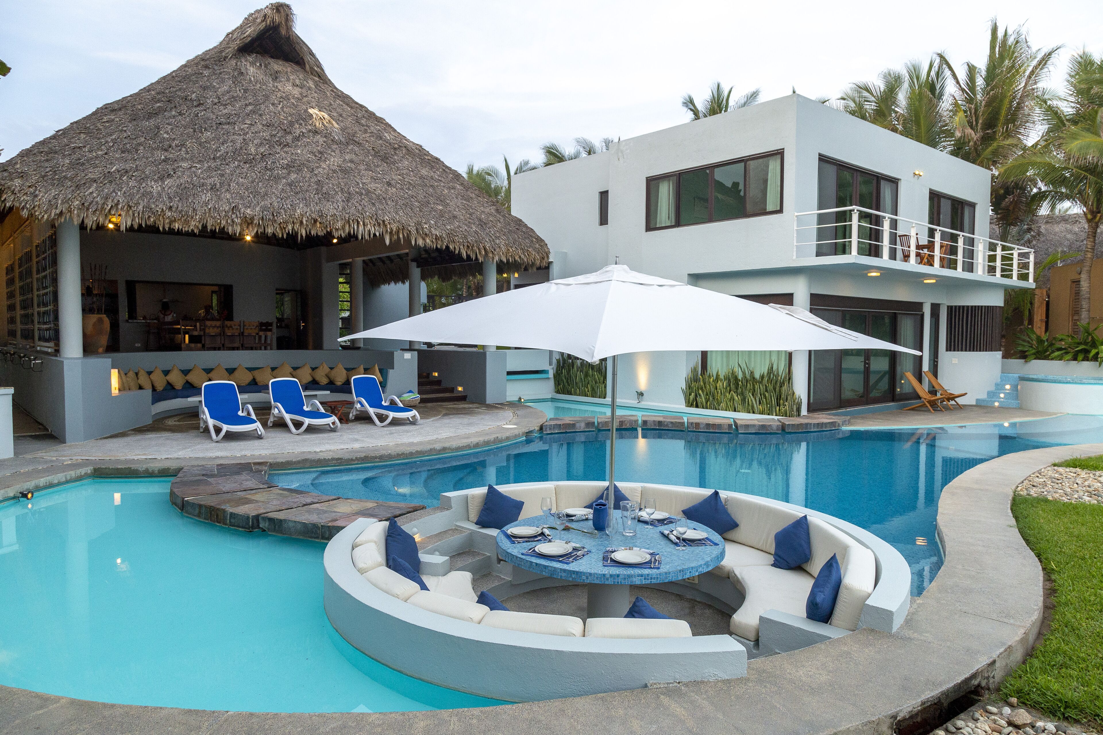 Private Luxurious Resort Right on the Ocean - Casa De Los Sueños