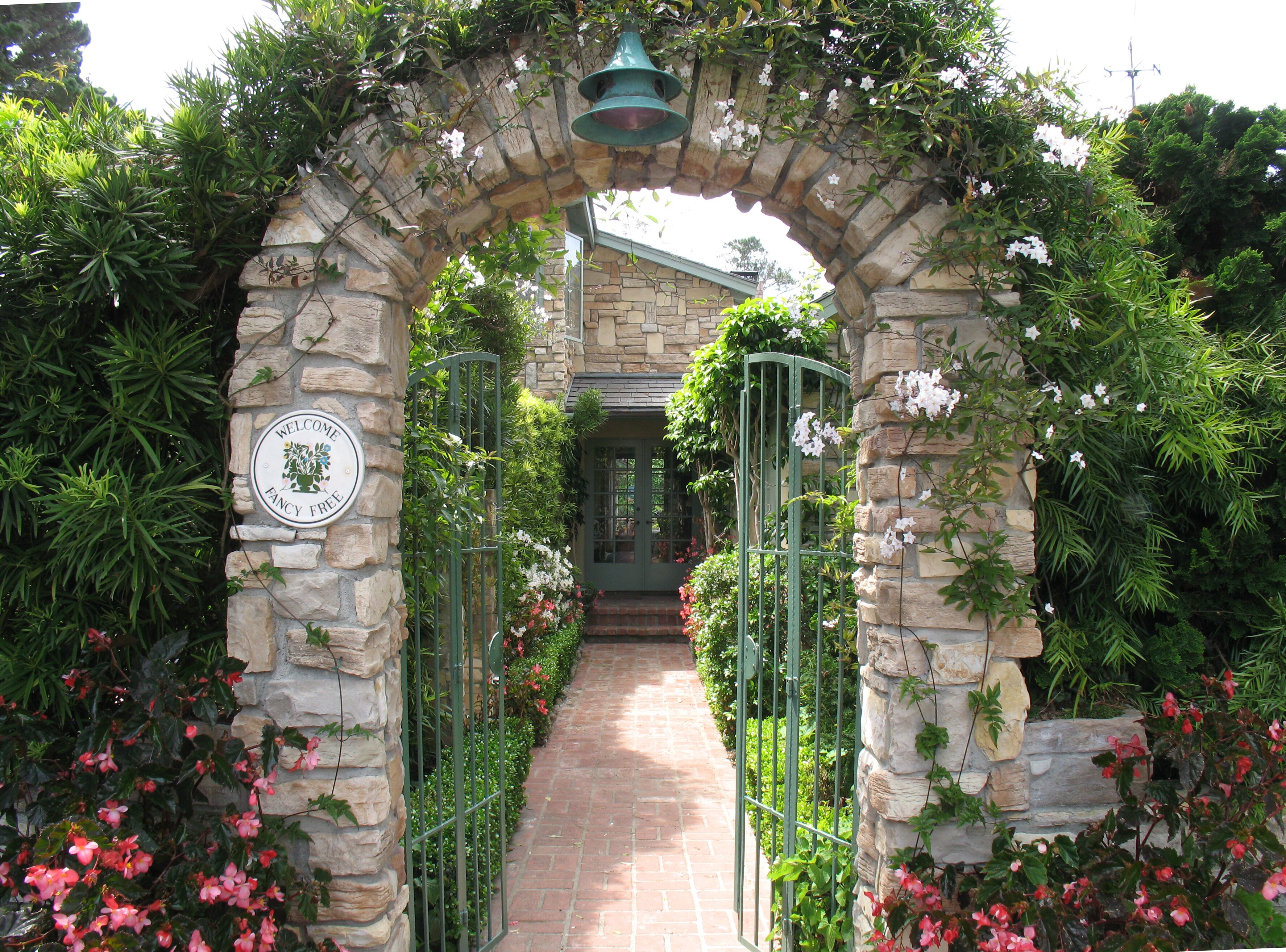 Fancy Free By The Sea In Carmel's Golden Rectangle