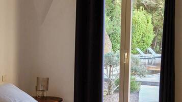 2 bedrooms, iron/ironing board, travel crib, free WiFi