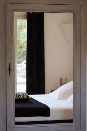 2 bedrooms, iron/ironing board, travel cot, free WiFi