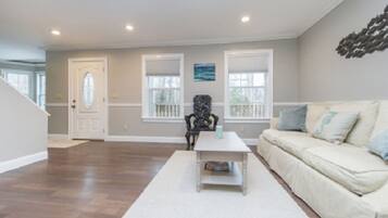 Smart TV, books, stereo