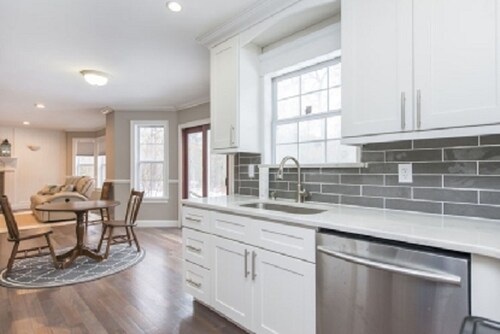 Vastikään uusittu Pristine Southampton Colonial