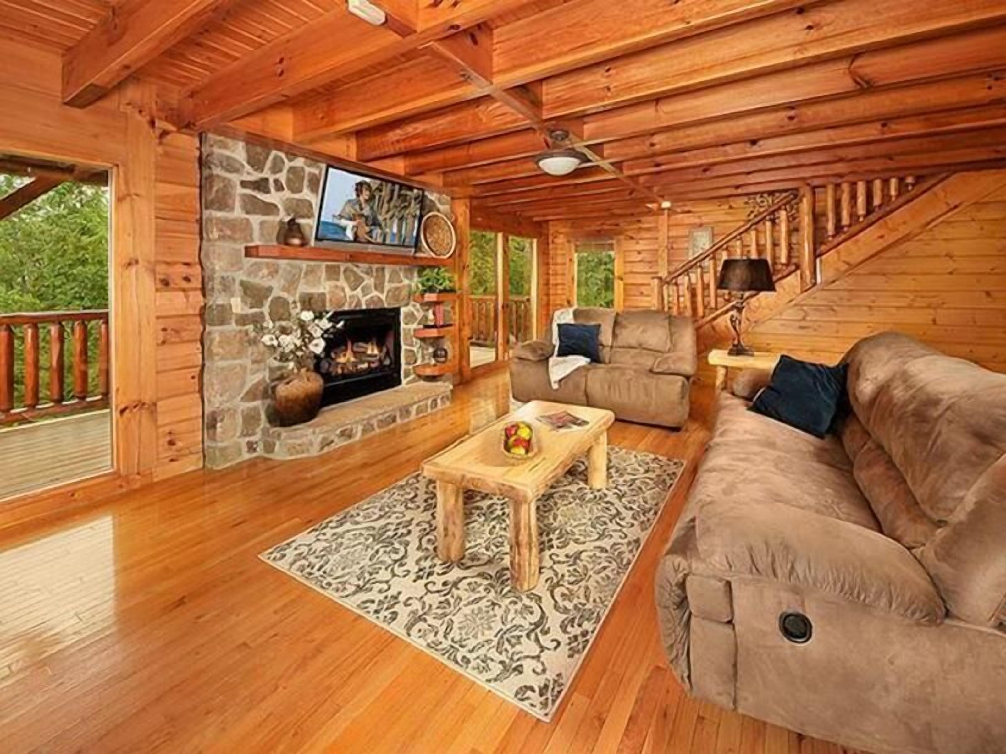 Almost Heaven - Extra Spacious Layout!| Brand New Hot Tub!| Overlooks Dollywood