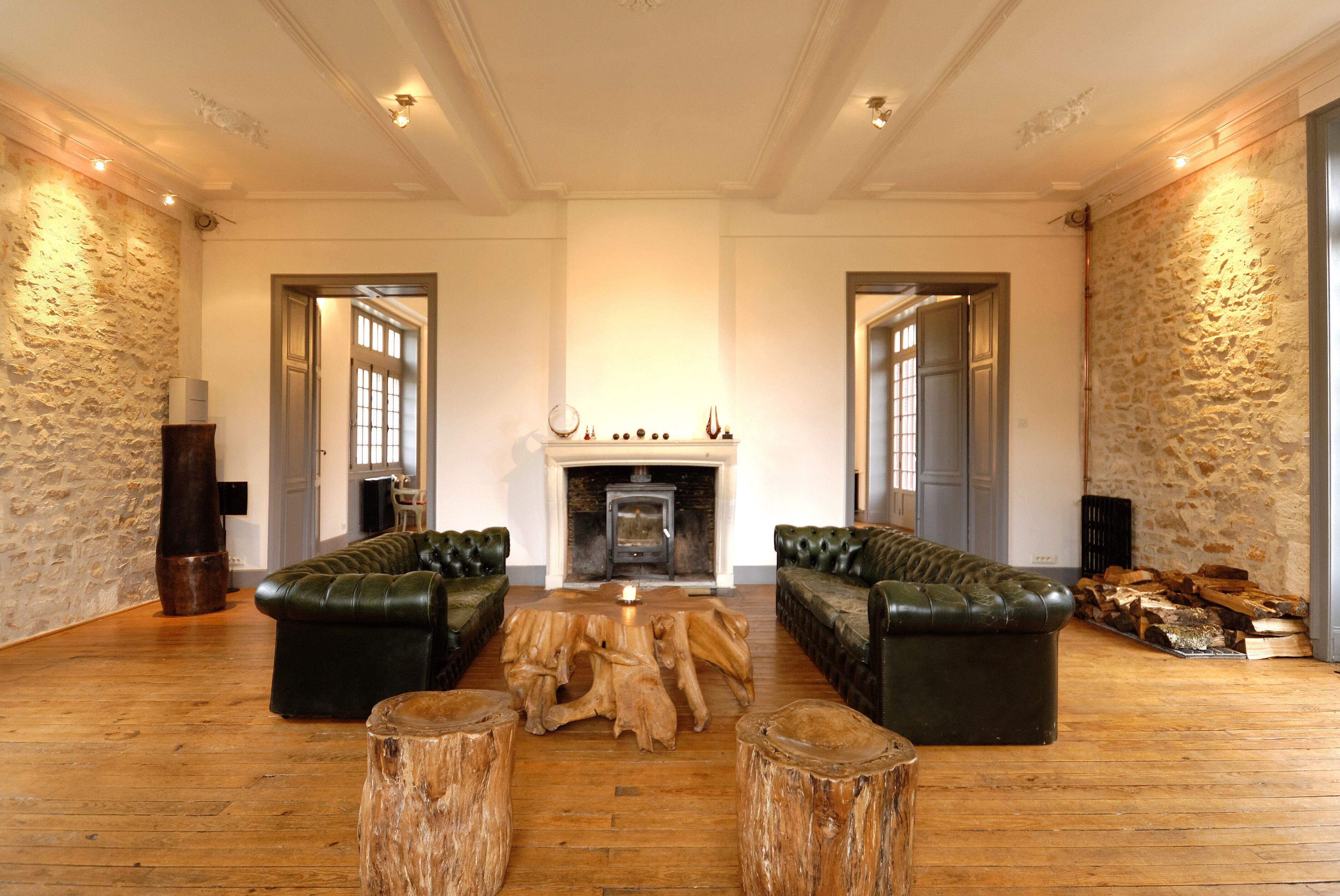 Less than 2 hrs from Paris - Sleeps 26