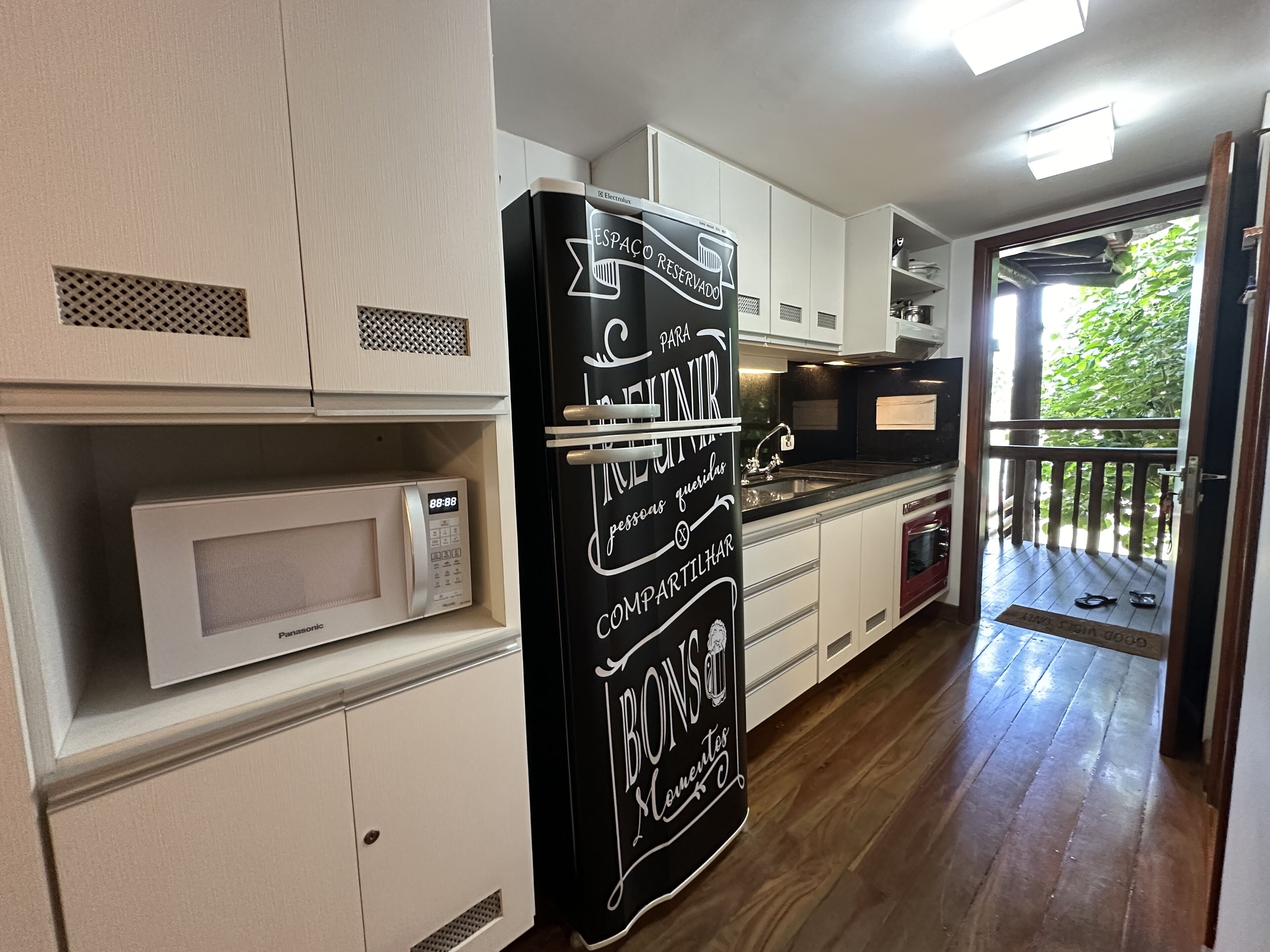 冰箱、微波炉、烤箱、炉灶