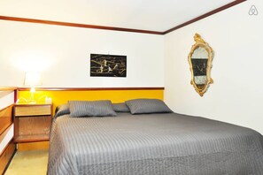 1 habitación, tabla de planchar con plancha, wifi gratis y ropa de cama