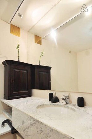 Badkar/dusch, hårtork, bidé och handdukar