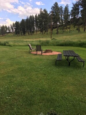 Property grounds - Kiddville Ranch.  Site of Historical Gold Mining Camp. Pets welcome! (Custer)