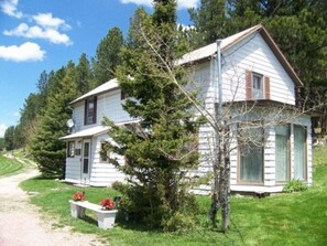 Exterior - Kiddville Ranch.  Site of Historical Gold Mining Camp. Pets welcome! (Custer)